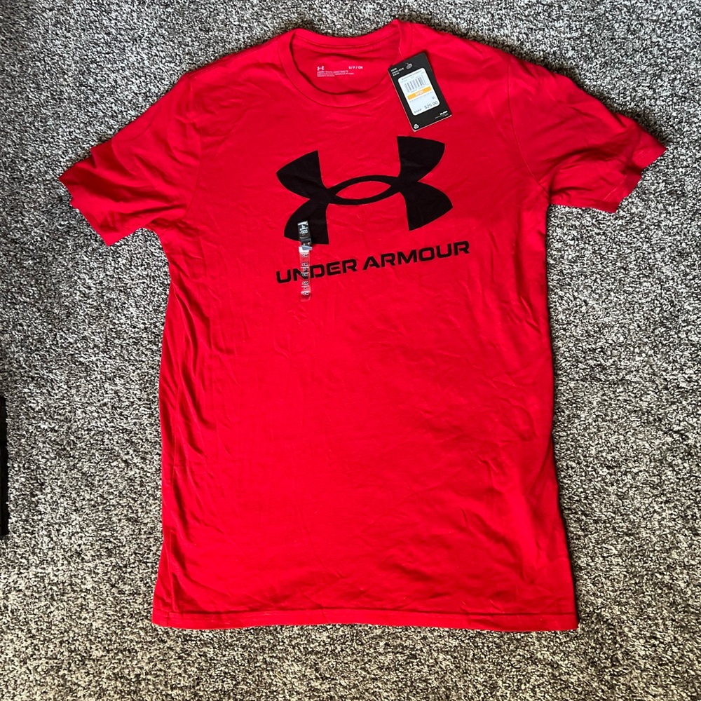 Men’s Small Under Armour Red T-Shirt